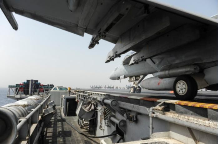 Ngày 3 tháng 9 năm 2013, cụm chiến đấu tàu sân bay USS Nimitz Hải quân Mỹ tiến hành huấn luyện chiến đấu trên biển Đỏ.